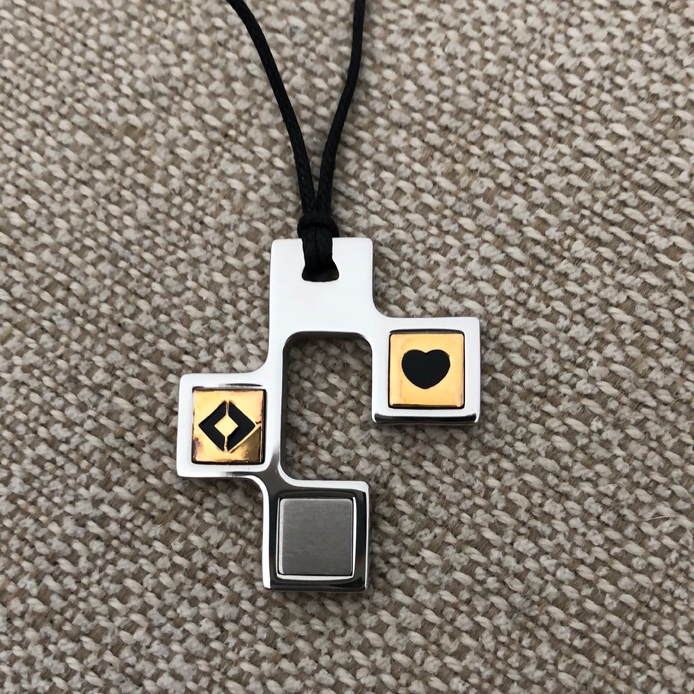Necklace rope with pendant